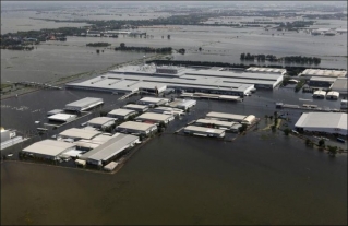 Наводнение остановило завод Шкода